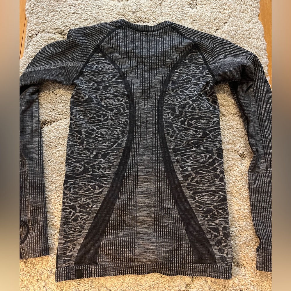 Lululemon Rest Less Shirt Size 6